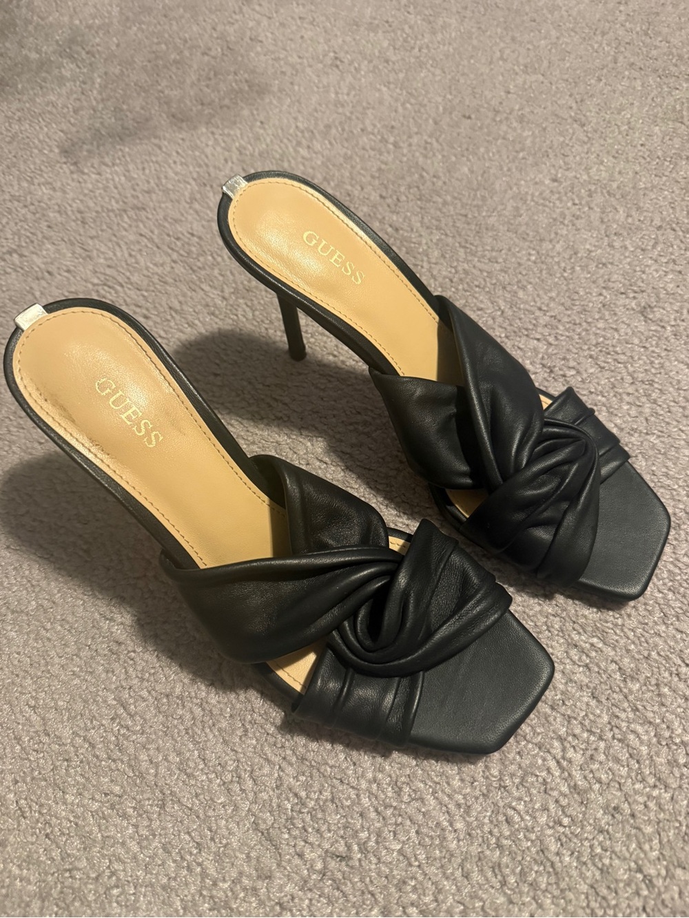 GUESS Daiva Black Leather Twisted
Heeled Mules Sandals - Size 7.5